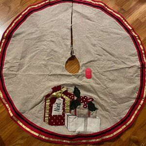 Nicole Miller home 52" Christmas tree skirt, embroidered presents ribbon